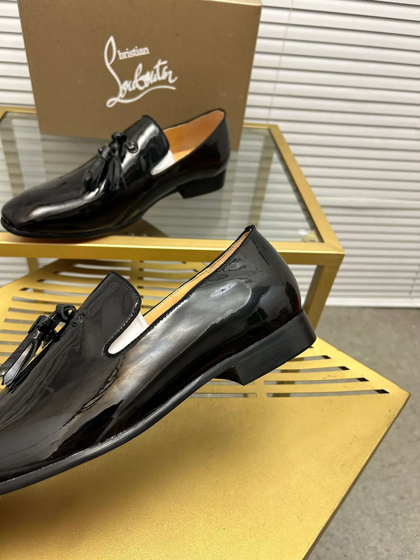 (Customized model) Ex-factory price is 500. christian louboutin (CL red sole shoes) counter series, casual sneakers for couples 📢 📢 📢 Exclusive hot style release 🎈🎈💪 Movable latex feet 👻 Finished outsole line [Proud] 😝Female 35-40# Male 38#-46, global supply😝 [Top version]: Original imported genuine leather upper, top original leather lining, original molded TPU outsole, original 1:1 detail processing, original shoe last,